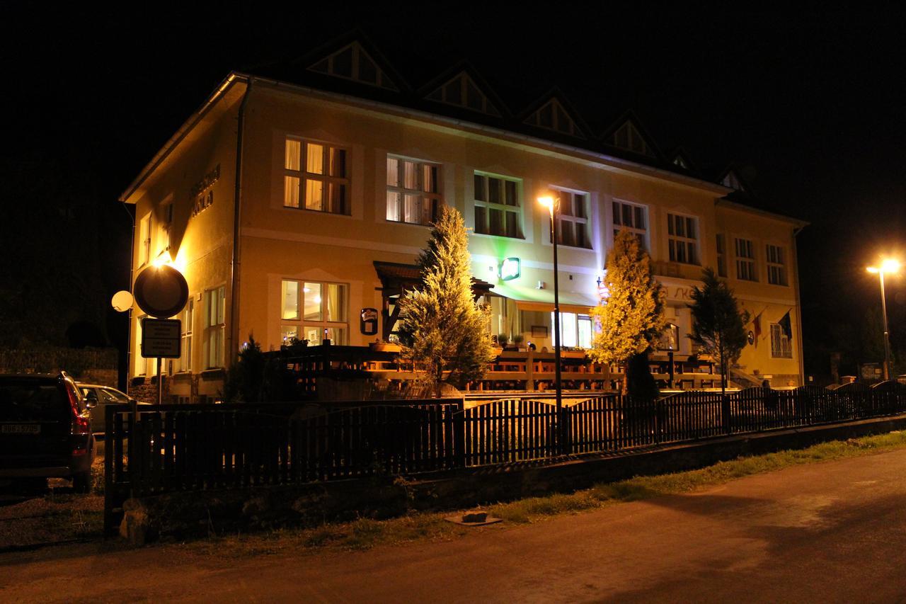 Hotel Obecna Skola Svaty Jan pod Skalou Exterior photo